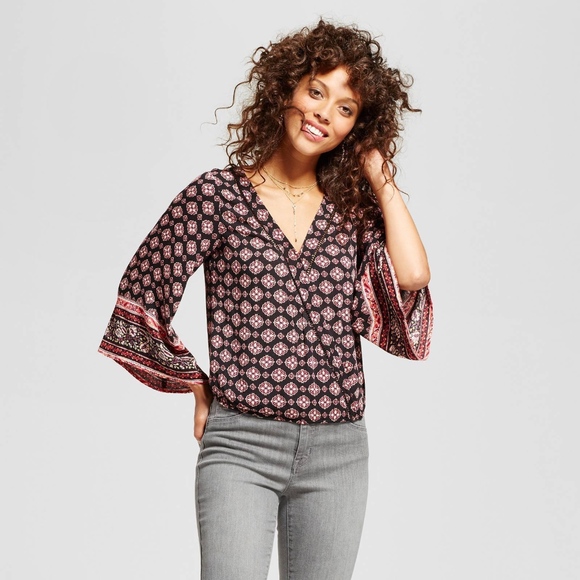 Xhilaration Tops - ❤️Bell Sleeve Boho Blouse